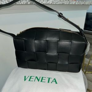BRAND NEW AUTHENTIC Bottega Veneta Brick Intrecciato Leather Shoulder Bag